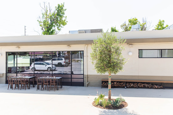 Queen's Raw Bar & Grill by null