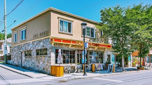 Pub Cousi Gallery - Canada