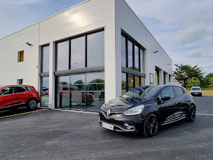 Photo n°7 de AC Automobiles - Garage Saint-Denis-la-Chevasse - Agence Renault - Vente, Entretien, Réparation, Location Vehicules à Saint-Denis-la-Chevasse (Vendeur de voitures d'occasion)