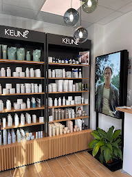 Photo n°6 de 𝒞𝒽𝓁ℴℯ̈ ℳ𝒶𝒾𝓉𝓇ℯ 𝒜𝓇𝓉𝒾𝓈𝒶𝓃 𝒞ℴ𝒾𝒻𝒻ℯ𝓊𝓇 - Salon Keune Ambassadeur- Expert Balayage & Coloration - Lissage Brésilien & Botox à Les Angles (Salon de coiffure)