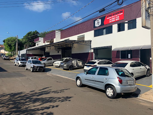 Funilaria e Pintura - Centro de Reparos Automotivo Lobão e Joel
