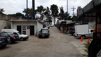 Photos of AK&Iacute; Autorepuestos