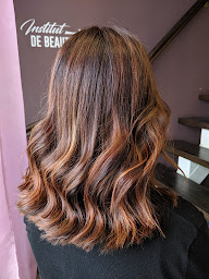 Photo n°13 de Les Essentielles à La Roche-sur-Yon (Salon de coiffure)