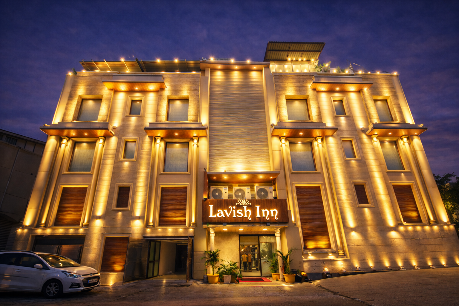Qotel Signature Lavish inn Rajouri Garden