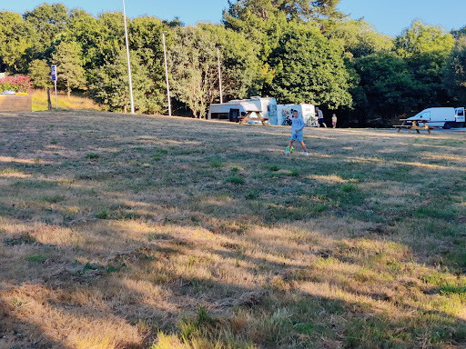 Área de Autocaravanas u caravanas de Outeiro de Rei - Thumbnail