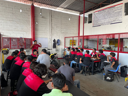 Escuela de Mecánica Automotriz Grupo Holandés Juchitán Gallery - Mexico