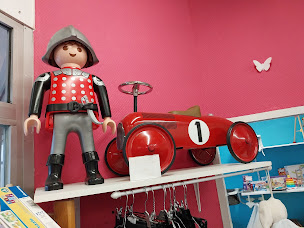Photo n°2 de Occasion puériculture vêtements et jouets à Vesoul (Magasin)