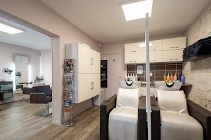 Photo n°10 de Elegance Hair Barber à Sainte-Colombe-en-Bruilhois (Salon de coiffure)