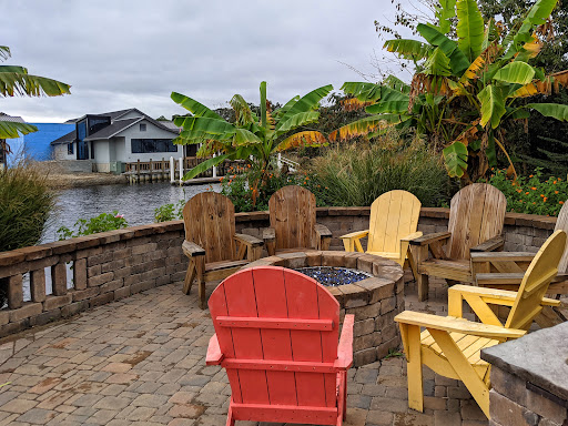 Lockside Bar and Grill