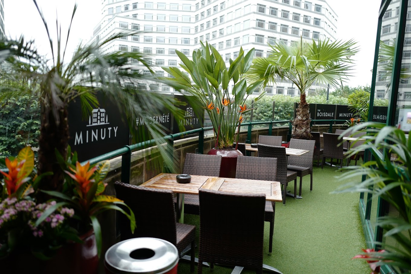 Bottomless brunch in Canary Wharf is the perfect way to kick off your weekend. Indulge in delicious food and free-flowing drinks at one of London's most iconic destinations while you revel in stunning views of the River Thames.Whether you're looking for a sophisticated prosecco brunch or an indulgent long lunch with unlimited champagne, there are plenty of restaurants and bars to choose from.