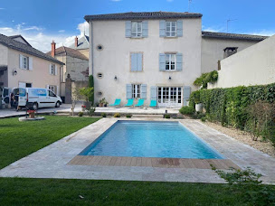 Photo n°7 de SAS LKCM Piscines Spas et Paysages à Montbellet (Piscine)