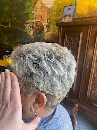 Photo n°13 de coiffure à domicile Angélique à La Chapelle-Faucher (Salon de coiffure)