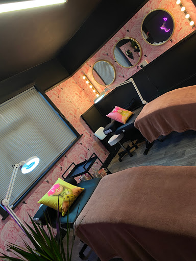 Warpaint Salon Gallery - United Kingdom