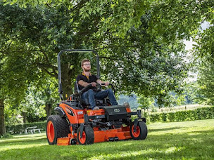 Photo n°24 de Monlezun SARL : Concessionnaire et Distributeur Kubota, Merlo, Pöttinger, Weidemann à Lalanne-Trie (Service de réparation de matériel agricole)