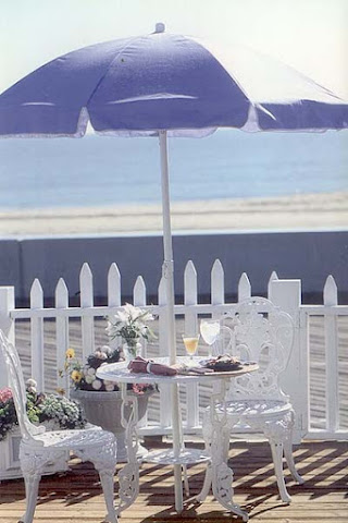 An Inn On the Ocean by null