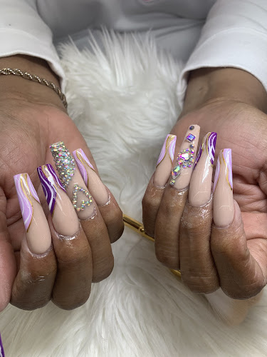 Lavish Nails Gallery interior view