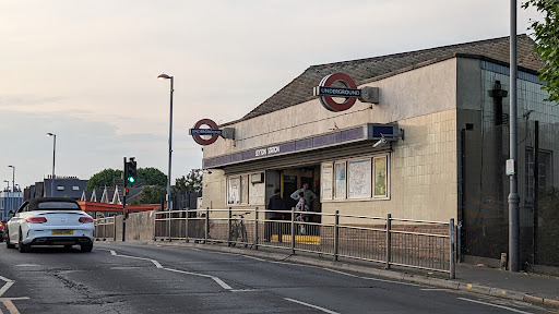 Leyton - Visual