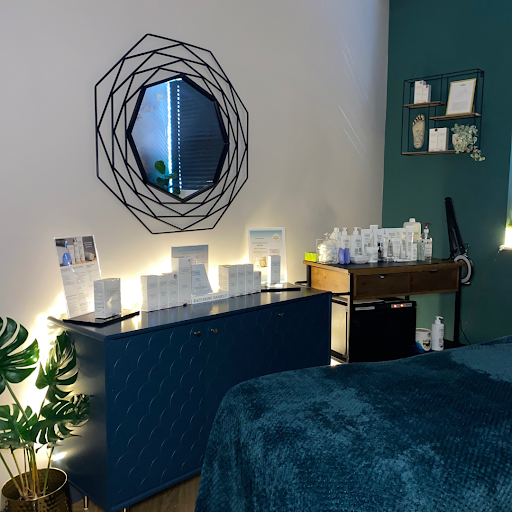 Aura Beauty & Holistics