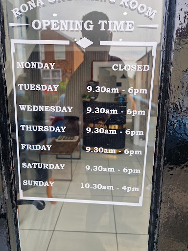 Rona grooming room Gallery - United Kingdom
