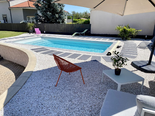 Photo de Oasis Piscines & Spas - 63 (Clermont-Ferrand - Chappes) à Joze (63350)