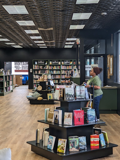 Goodwill Bookstore - Visual