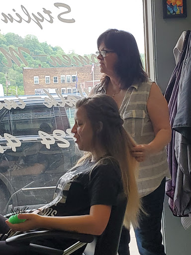 Gerri Ewing Styling Salon - Thumbnail