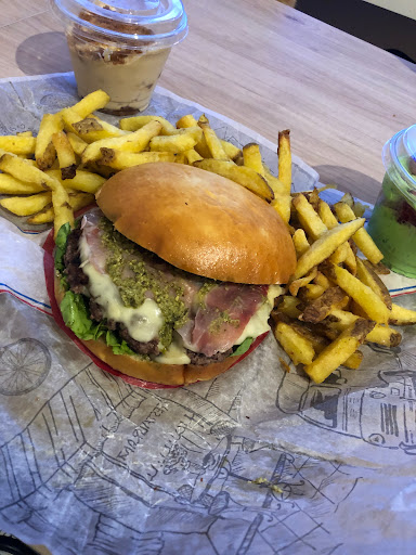 Photo 5 - Emy's burger