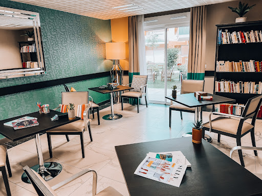 Photo de Résidence Service Seniors Villa Sully Uzès à Montaren (30700)