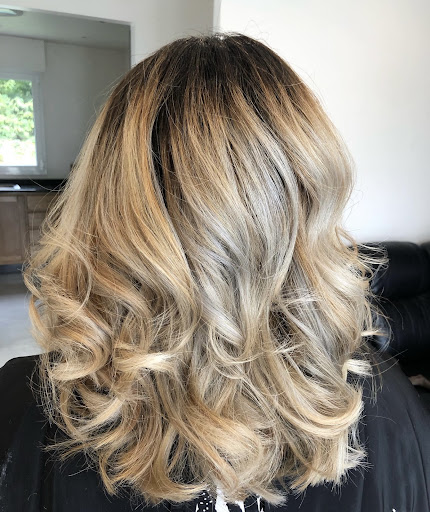 Chlo' Coiffure Logo