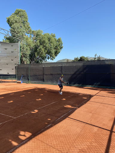 Dakota Tenis Evi