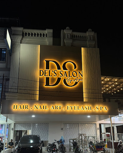 Del's Salon