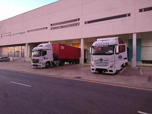IMPROVING LOGISTICS 1. - Visual
