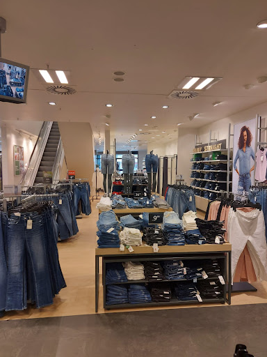 c a, C&A Stores nearby Peine - Thumbnail
