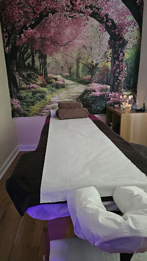 Niki's Massage and beauty