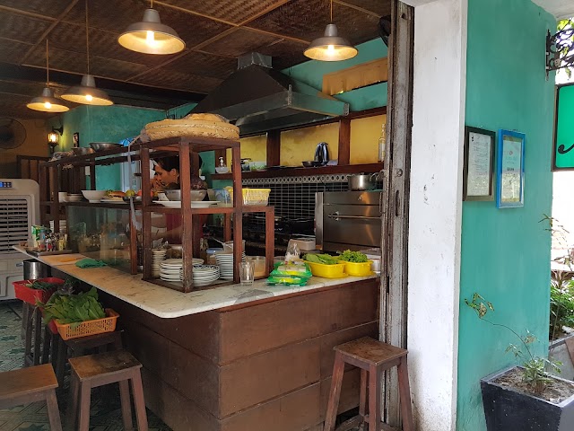 Nữ Eatery