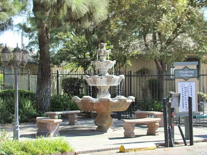 VRENT - Parkway Village Apartments