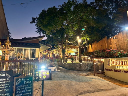 Charming Restaurant