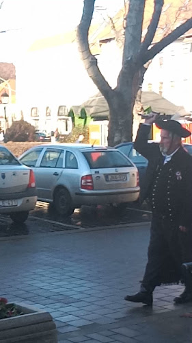 Értékelések erről a helyről: Szabadság tér, Cegléd - Parkoló