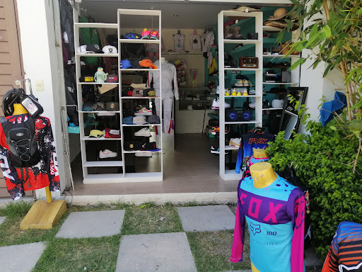 Ayee Bowtique - Visual