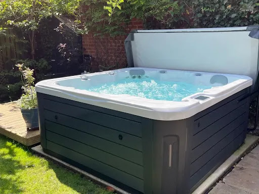 A6 Hot Tubs