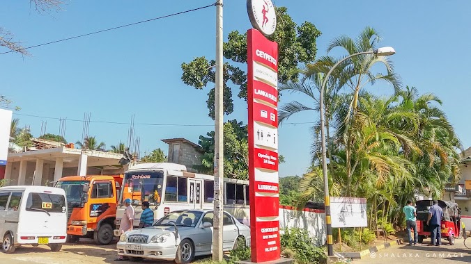 Tannekumbura Fuel Station, Author: Shalaka Gamage