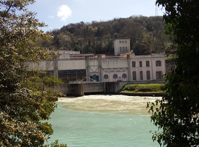 The Mole Di Narni Lake