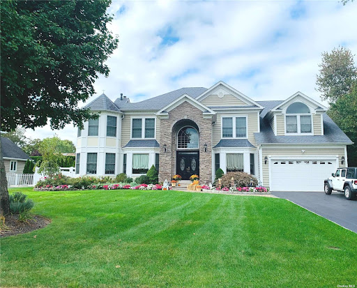 Marlene Sicoli, Coldwell Banker American Homes, Smithtown NY - Thumbnail