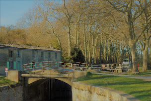 Photo n°27 de La Bonne Planque, Chambres d'Hôtes, Canal du Midi à Mas-Saintes-Puelles (Chambre d'hôtes)
