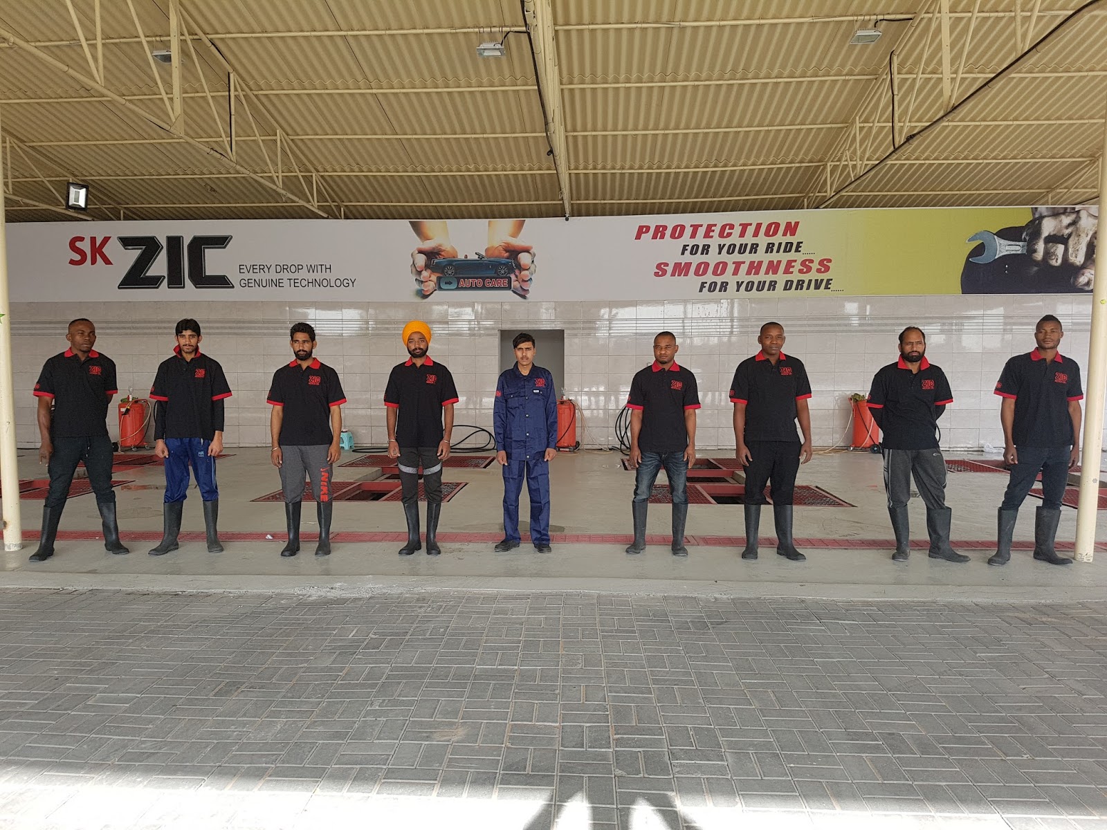 AL BAZ CARS SERVICE CENTRE Best and good car wash,oil change centre IN Sharjah and in Dubai with accessories - صورة 2