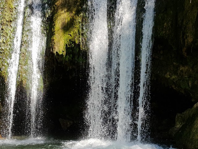 Cascade Blanche