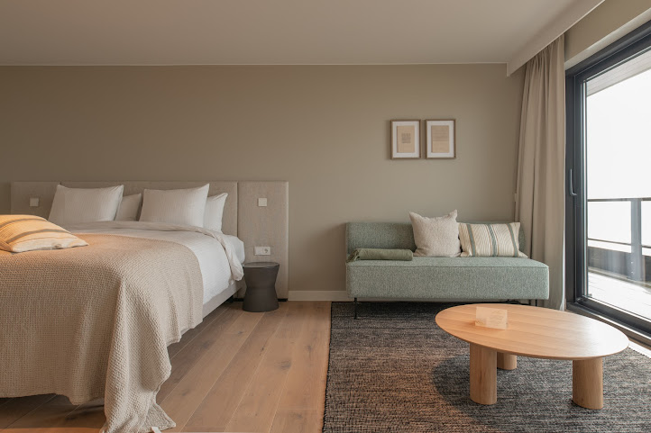 Hotel de Blanke Top by null