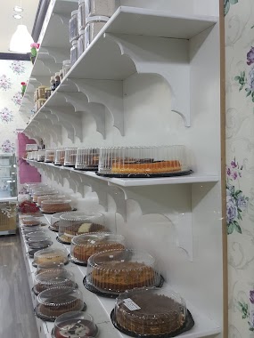 حلا شادن اسر منتجه, Author: عبدالمجيد التركي