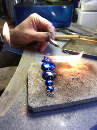 Photo n°15 de L' Atelier des Emaux à Aigues-Mortes (Bijouterie)