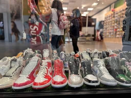 Dirty Kicks - Visual